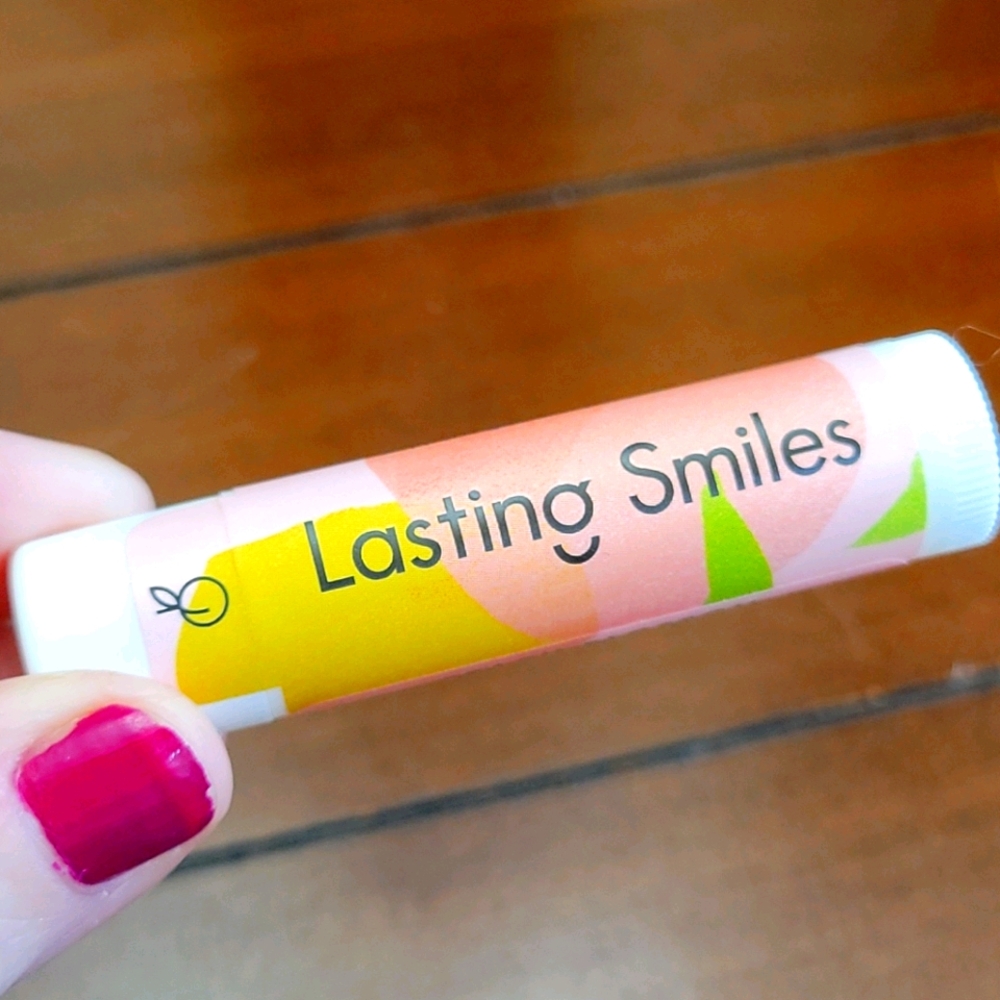 🍑 LASTING SMILES LIP BALM